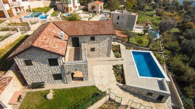 Villa with a swimming pool for sale in Bar